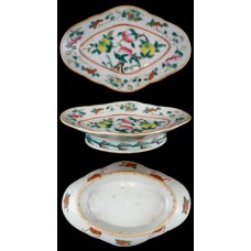 Chinese Hand Painted Porcelain Footed Scalloped Oval Serving Plate